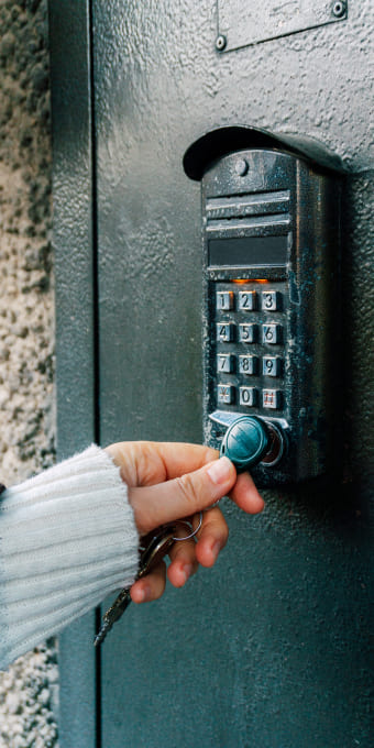 Imagen sobre Cerrajería para puertas de garaje en Badalona