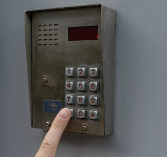 Imagen sobre Cerrajería para puertas de garaje en Badalona