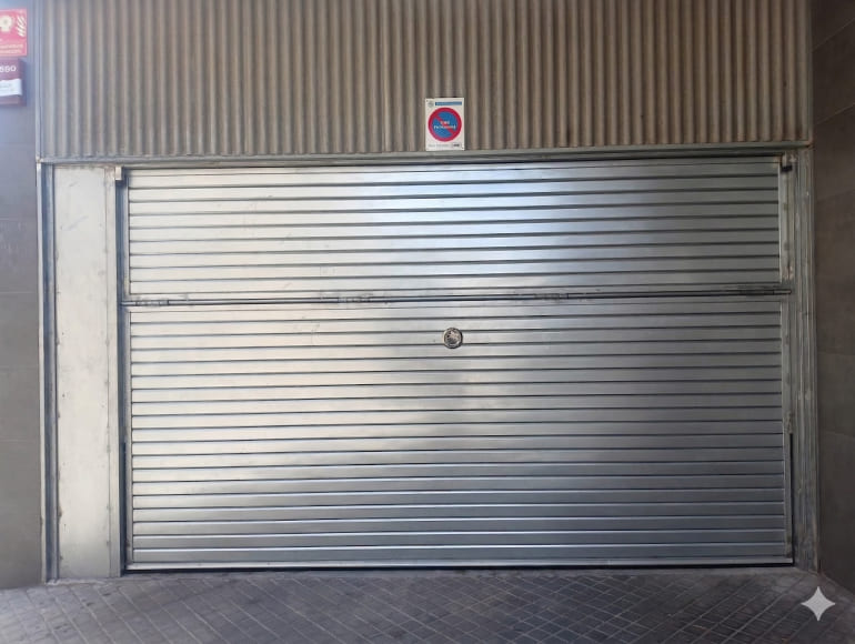 Imagen sobre Cerrajería para puertas de Parking en Badalona