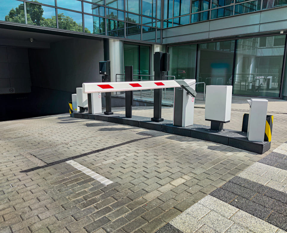 Saber más sobre el servicio de Puertas de parking