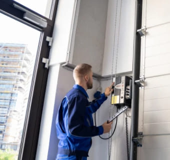 Imagen sobre Mantenimiento de puertas de Parking en Badalona