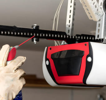 Imagen sobre Mantenimiento de puertas de Parking en Badalona